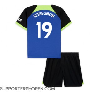 Tottenham Hotspur Ryan Sessegnon #19 Bortatröja Barn 2022-23 Kortärmad (+ korta byxor)